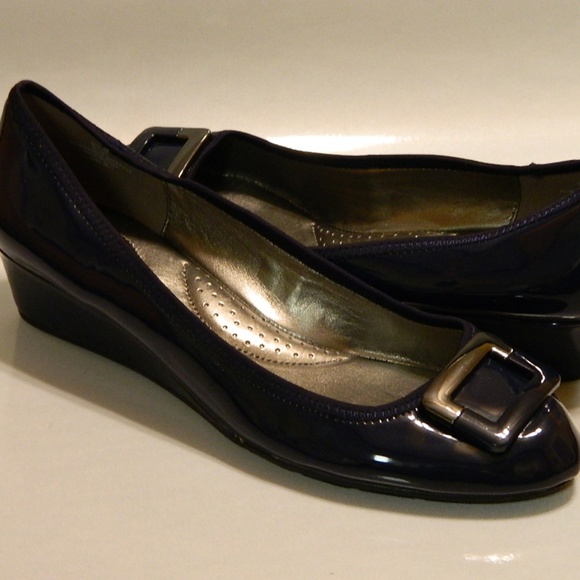 bandolino tad wedge pumps
